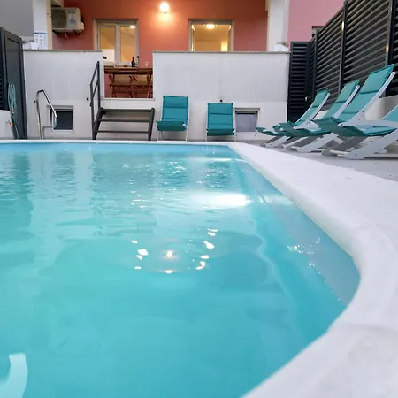 Διαμέρισμα Cozy Maza With Heated Swimming Pool Ζαντάρ