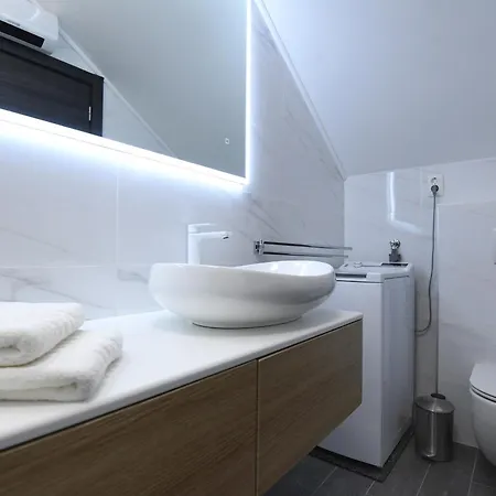 Cozy Maza With Heated Swimming Pool Appartement Zadar