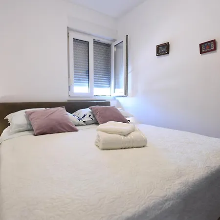 Cozy Maza With Heated Swimming Pool Appartement Zadar