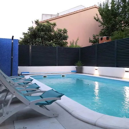 Cozy Maza With Heated Swimming Pool Ζαντάρ