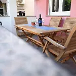 Apartman Cozy Maza With Heated Swimming Pool