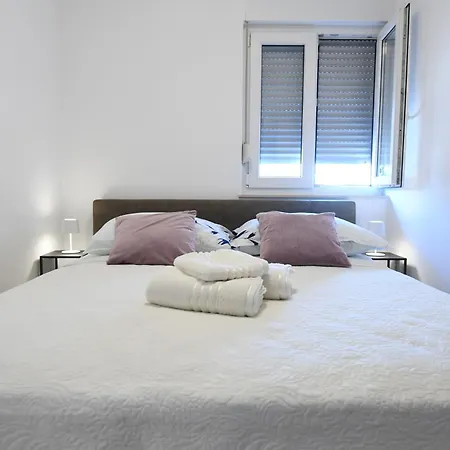 Cozy Maza With Heated Swimming Pool Apartman *