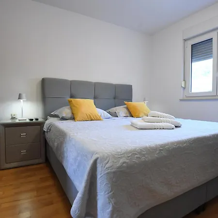 Cozy Maza With Heated Swimming Pool Appartement Zadar