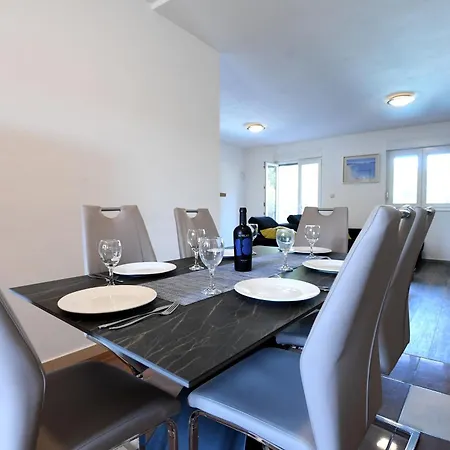 Apartman Cozy Maza With Heated Swimming Pool