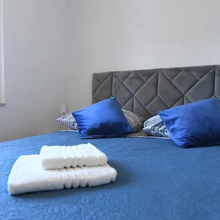Cozy Maza With Heated Swimming Pool Apartman *