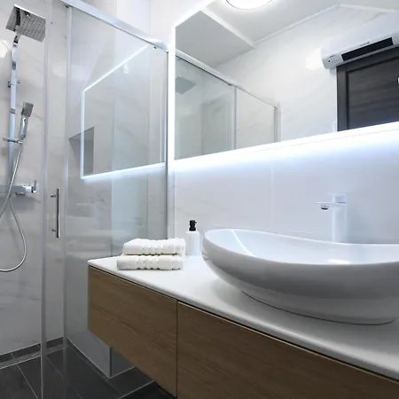 Cozy Maza With Heated Swimming Pool דירה זאדאר